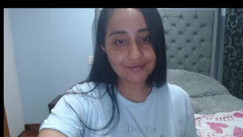 Snapshot of xxxvenus888 chatting on February 17, 2025, 3:36 am Lunhaa online show from February 17, 2025, 3:36 am