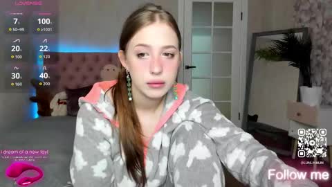 Snapshot of y0ung_lina18 chatting on September 26, 2025, 12:42 pm Lina online show from September 26, 2025, 12:42 pm