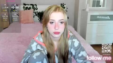 Snapshot of y0ung_lina18 chatting on October 4, 2025, 8:56 am Lina online show from October 4, 2025, 8:56 am