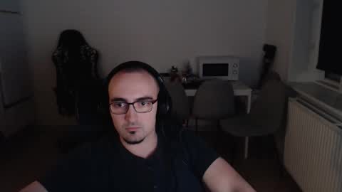 YamilLamal online show from November 20, 2025, 9:36 pm