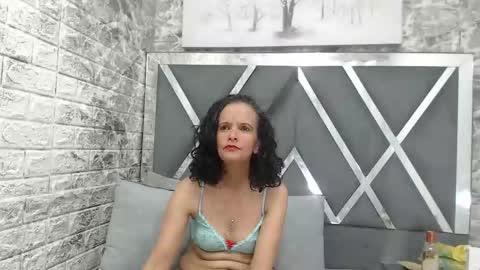 yanetrose online show from November 2, 2025, 3:42 am
