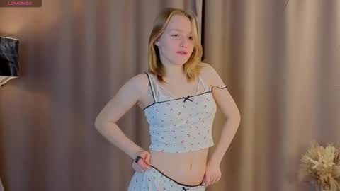 Kate online show from November 5, 2025, 1:11 pm