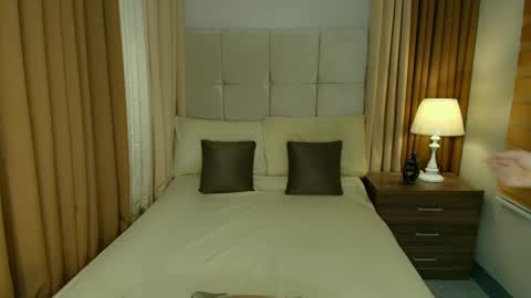 Allisonn online show from February 6, 2025, 2:33 am