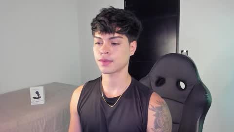 yanpaul83 online show from October 27, 2025, 2:48 am