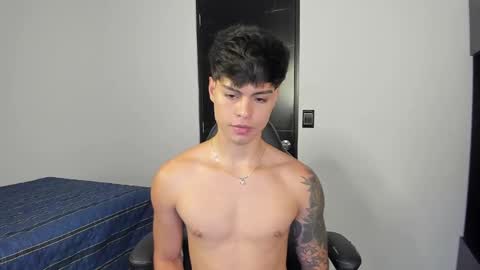 yanpaul83 online show from November 20, 2025, 8:52 pm