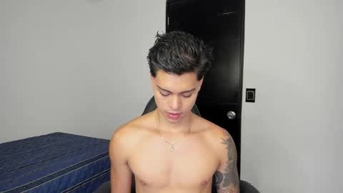 yanpaul83 online show from December 4, 2025, 8:39 pm