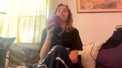 yanyanpixie online show from November 5, 2025, 3:23 pm