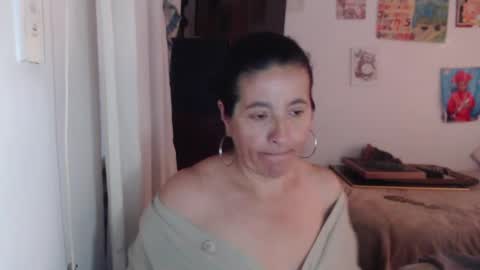 yasmin_love85 online show from October 1, 2025, 3:07 pm