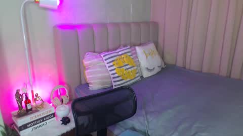 Snapshot of yazmin_shines chatting on February 2, 2025, 12:35 pm Yazzi online show from February 2, 2025, 12:35 pm