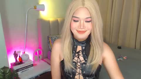 Snapshot of yazmin_shines chatting on March 11, 2025, 4:32 am Yazzi online show from March 11, 2025, 4:32 am