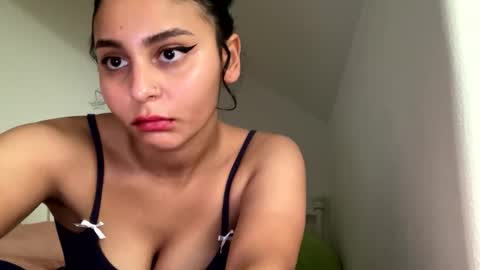 yazzydeleon online show from November 11, 2025, 8:36 am