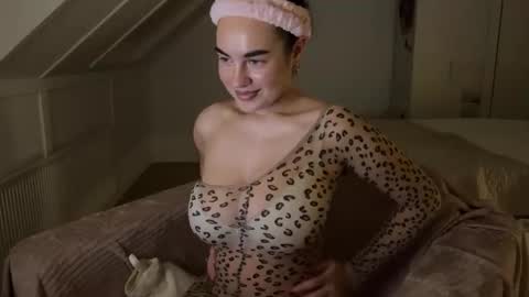 rina online show from October 16, 2025, 9:05 pm