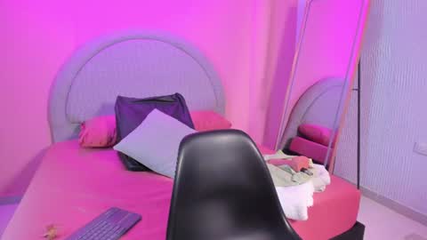 yeika_foxy online show from June 18, 2026, 11:36 am