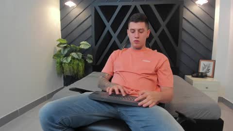Snapshot of yeiko_romero_ chatting on December 19, 2024, 11:25 pm YEIKO ROMERO online show from December 19, 2024, 11:25 pm