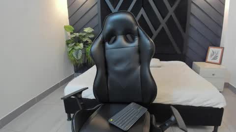 Snapshot of yeiko_romero_ chatting on February 12, 2025, 11:41 pm YEIKO ROMERO online show from February 12, 2025, 11:41 pm