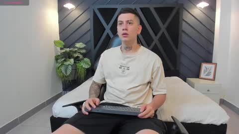 Snapshot of yeiko_romero_ chatting on February 16, 2025, 1:27 pm YEIKO ROMERO online show from February 16, 2025, 1:27 pm