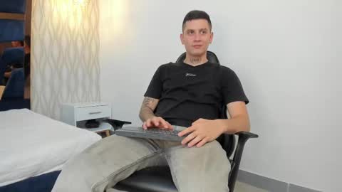 Snapshot of yeiko_romero_ chatting on February 19, 2025, 6:00 pm YEIKO ROMERO online show from February 19, 2025, 6:00 pm