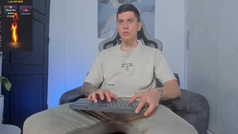 Snapshot of yeiko_romero_ chatting on October 8, 2025, 2:25 pm YEIKO ROMERO online show from October 8, 2025, 2:25 pm