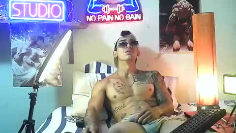 yeisoncastellanos1999 online show from October 19, 2025, 2:50 pm