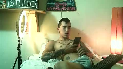 yeisoncastellanos1999 online show from May 12, 2026, 4:59 pm