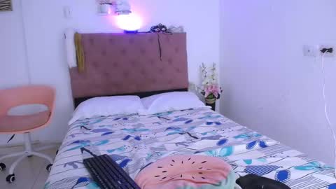 Snapshot of yemfairymcry chatting on February 25, 2025, 3:49 pm YEM online show from February 25, 2025, 3:49 pm