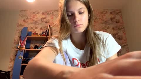 Snapshot of yenrowsell chatting on October 14, 2025, 12:50 pm Emma online show from October 14, 2025, 12:50 pm