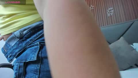 Y E R A  online show from January 5, 2026, 6:44 pm