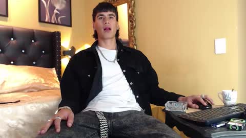 Snapshot of yerk_dan chatting on November 25, 2025, 5:18 am Yerk online show from November 25, 2025, 5:18 am