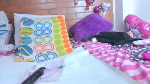 yesicasquirt65 online show from February 24, 2026, 12:25 pm