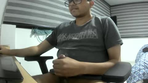 yesidxxx123_ online show from June 19, 2026, 4:06 am