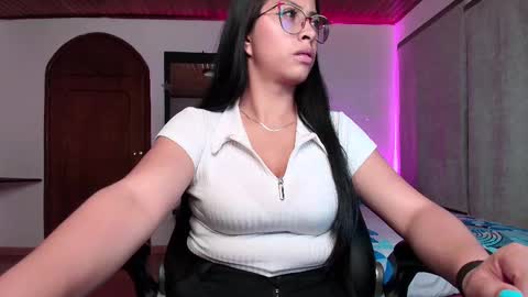 Snapshot of yesie_hot2 chatting on February 24, 2025, 12:30 am yesie_hot2 online show from February 24, 2025, 12:30 am