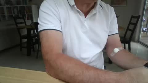 Snapshot of yesplease1969 chatting on January 17, 2025, 1:36 am yesplease1969 online show from January 17, 2025, 1:36 am