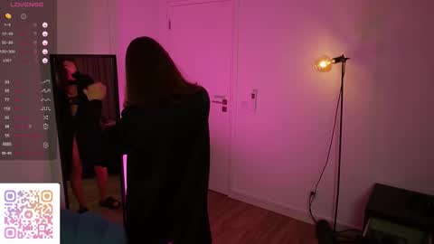 Kiki online show from November 24, 2025, 10:04 am