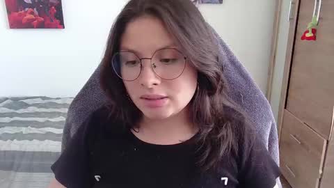 yessica_gomez01 online show from April 24, 2026, 8:22 pm