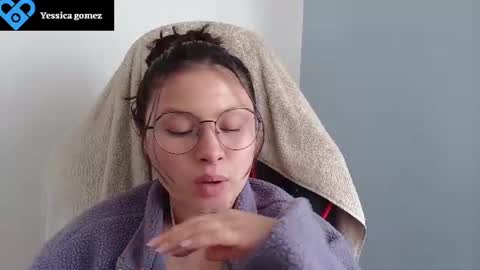 yessica_gomez01 online show from June 26, 2026, 10:14 pm