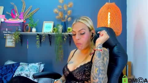 yessika_parker online show from November 6, 2025, 2:23 am