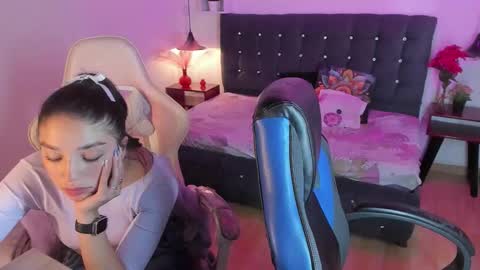 Snapshot of yiing_and_yang chatting on September 18, 2025, 9:17 pm Yiing and yang online show from September 18, 2025, 9:17 pm