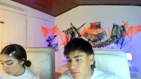 Snapshot of yiing_and_yang chatting on October 17, 2025, 9:17 pm Yiing and yang online show from October 17, 2025, 9:17 pm