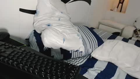 YINAROSS online show from November 9, 2025, 2:48 pm