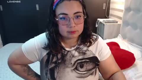 Snapshot of yini_angel07 chatting on June 26, 2026, 4:06 am hii i am yini online show from June 26, 2026, 4:06 am