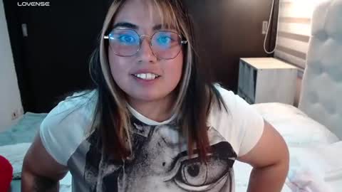Snapshot of yini_angel07 chatting on July 7, 2026, 6:47 am hii i am yini online show from July 7, 2026, 6:47 am