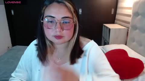 Snapshot of yini_angel07 chatting on July 13, 2026, 2:47 am hii i am yini online show from July 13, 2026, 2:47 am