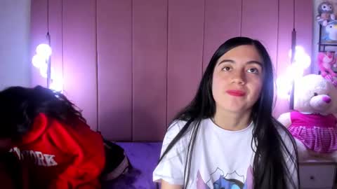 yinyang_luar online show from January 12, 2026, 7:19 pm