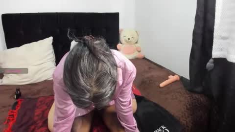 yinyyanghot online show from October 21, 2025, 12:39 pm