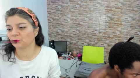 yinyyanghot online show from November 26, 2025, 5:03 pm