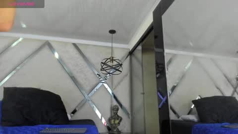 Yiyo online show from January 19, 2025, 10:28 am