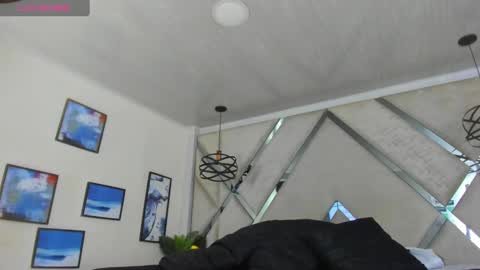 Yiyo online show from February 14, 2025, 4:26 am