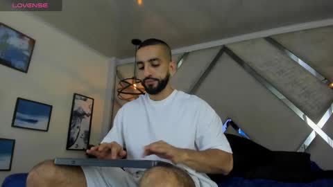 Yiyo online show from March 9, 2025, 4:16 am