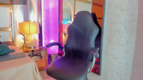 Yiyo online show from May 3, 2026, 4:29 am