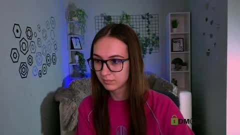 Ylia online show from April 30, 2026, 1:06 pm